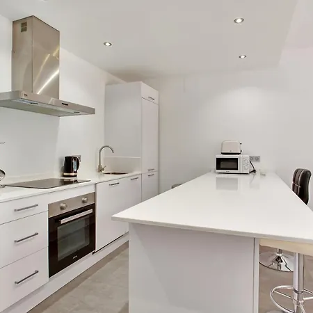 Modern 3 Bed In Puerto Banus, Apartment *