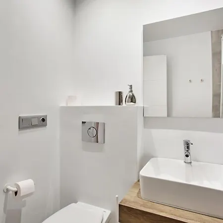Modern 3 Bed In Puerto Banus, Marbella