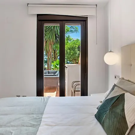 Apartment Modern 3 Bed In Puerto Banus, Marbella